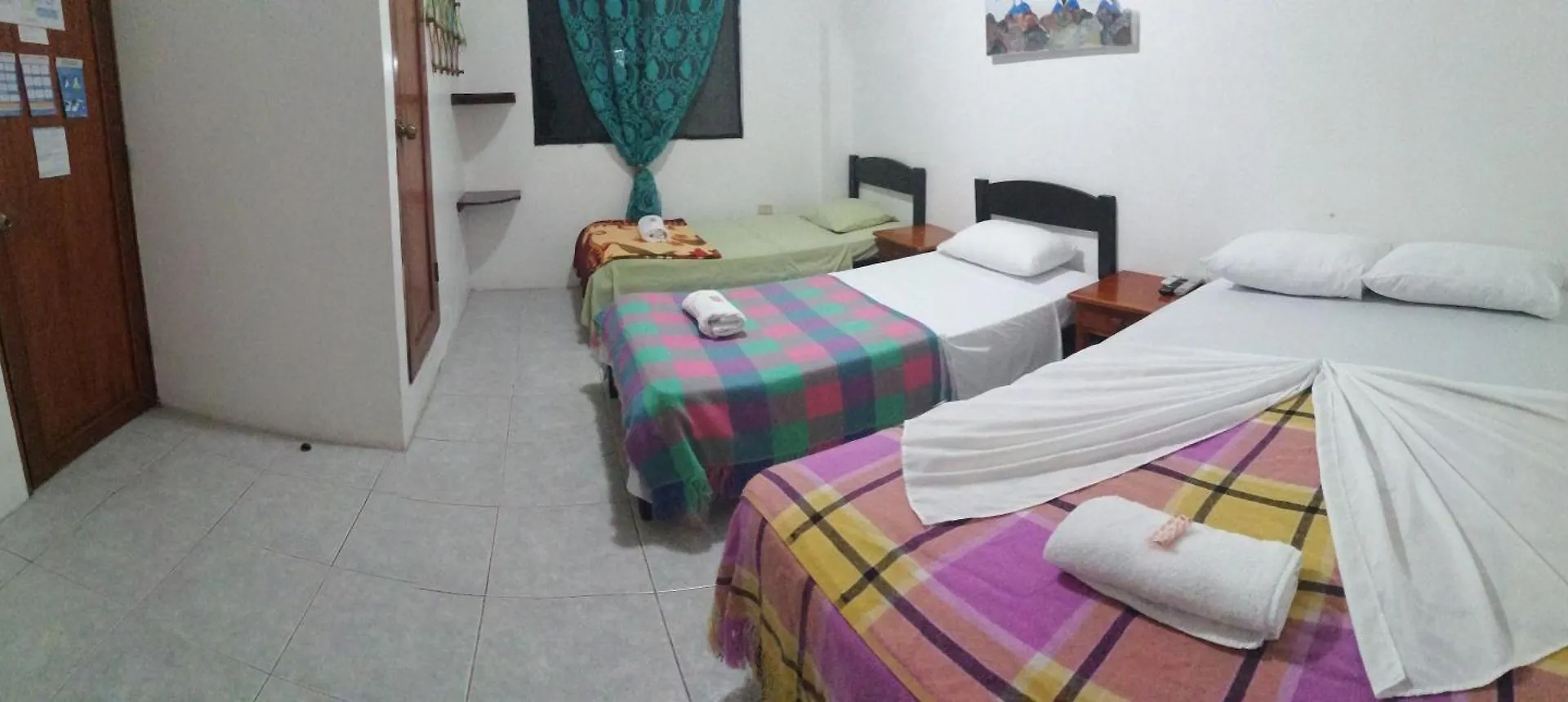 Hostal La Casa De Luis Puerto Baquerizo Moreno Hostel