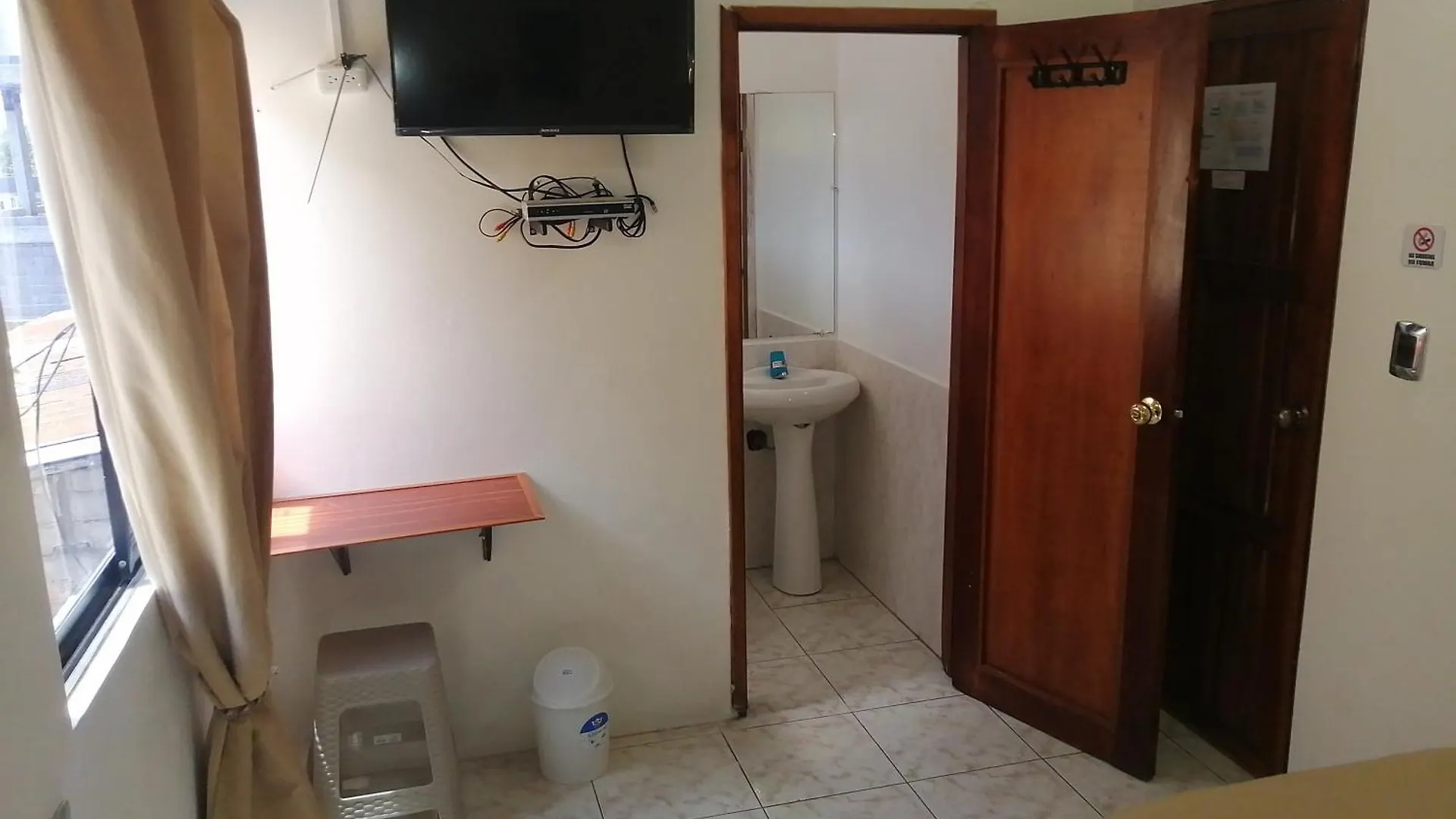 Hostel Hostal La Casa De Luis Puerto Baquerizo Moreno Ecuador